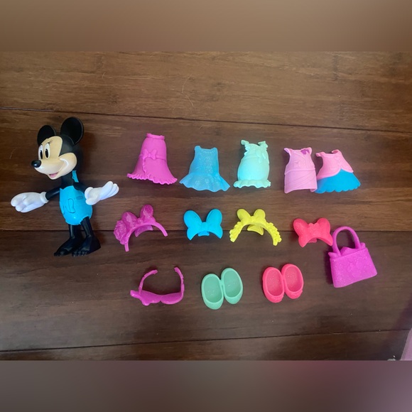Minnie Mouse Dress Up Doll! - Picture 2 of 4